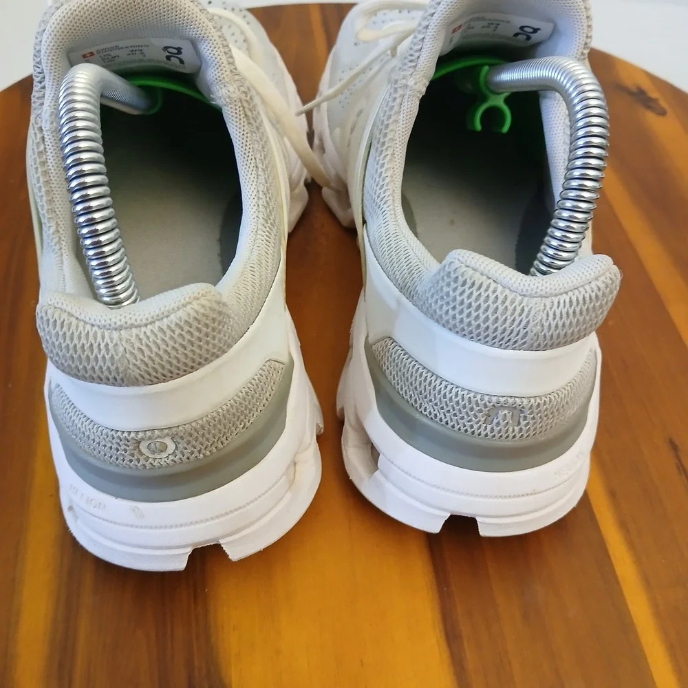 On Running Cloudswift Womens 9 Glacier White CloudTec Shoes Sneakers 41.99579